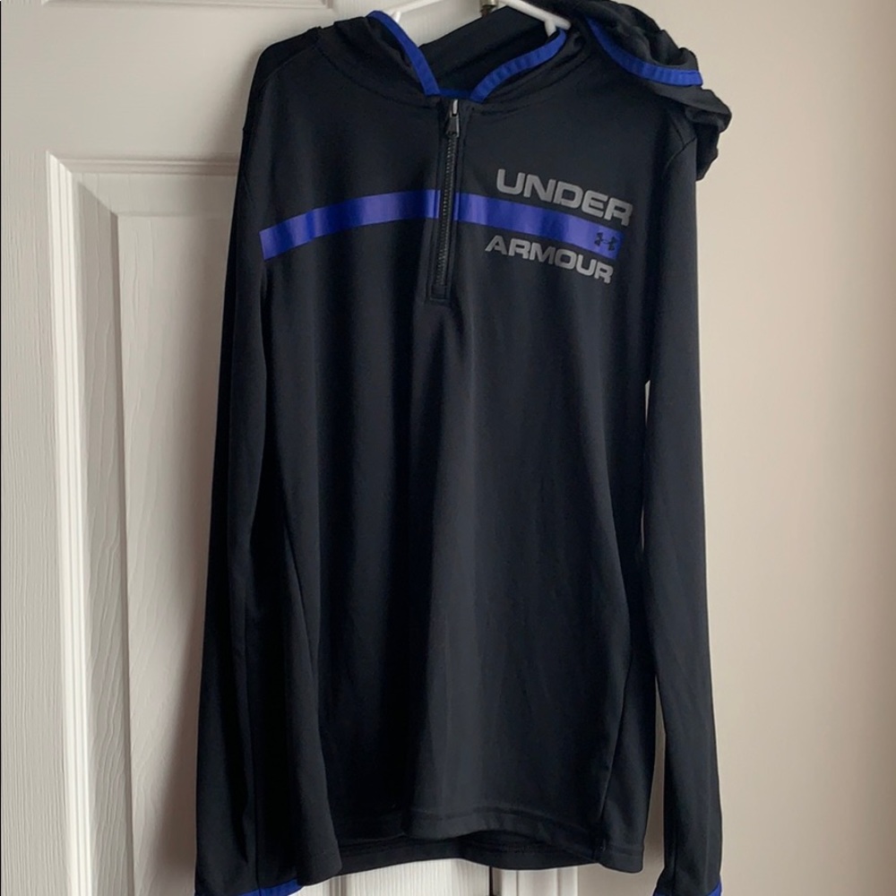 Boy’s Under Armour Medium Black and Blue Pullover